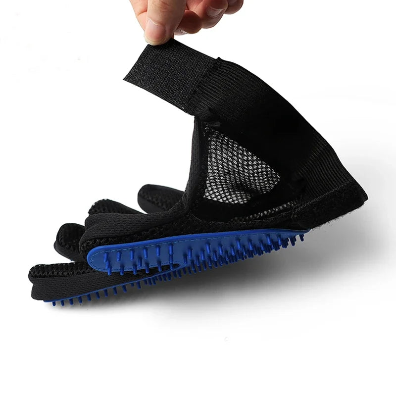 Silicone grooming gloves for cats and dogs